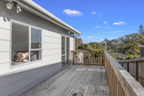 Photo of property in 2/25 Tawa Road, Te Atatu Peninsula, Auckland, 0610