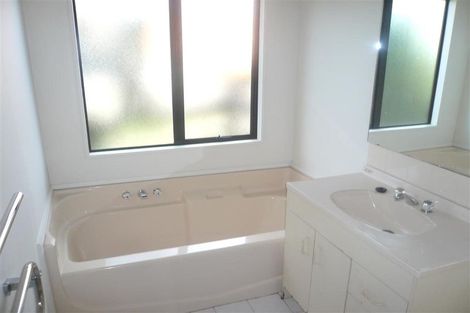 Photo of property in 23 Miriam Corban Heights, Henderson, Auckland, 0612