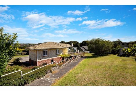 Photo of property in 83 Pupuke Road, Northcote, Auckland, 0627
