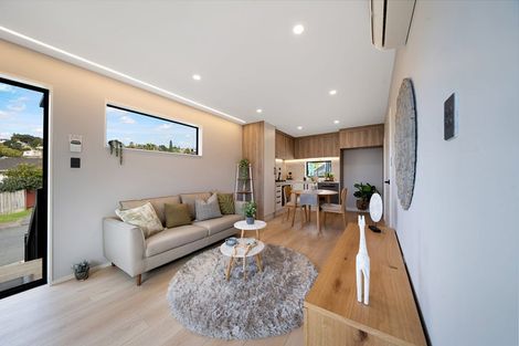 Photo of property in 1 Tacitus Place, Totara Vale, Auckland, 0629