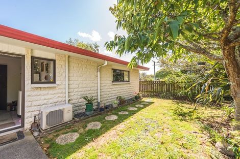 Photo of property in 16 Oaklea Avenue, Marton, 4710