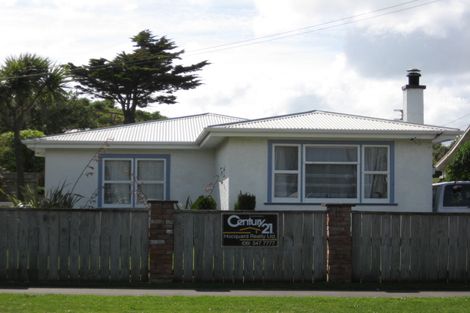 Photo of property in 122 Cornfoot Street, Castlecliff, Whanganui, 4501