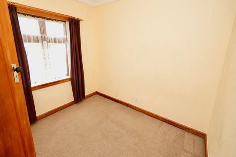 Photo of property in 28 Rangitane Street, Palmerston North, 4414