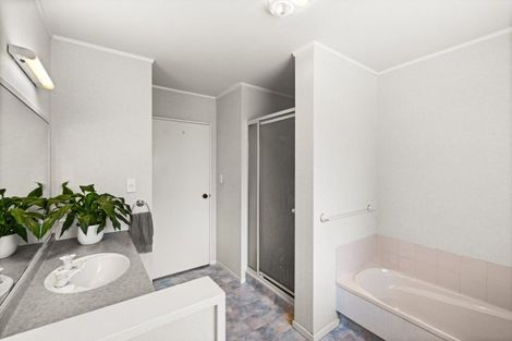 Photo of property in 12 Kingsgate Row, Havelock North, 4130