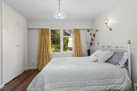 Photo of property in 32 Lowry Crescent, Stokes Valley, Lower Hutt, 5019