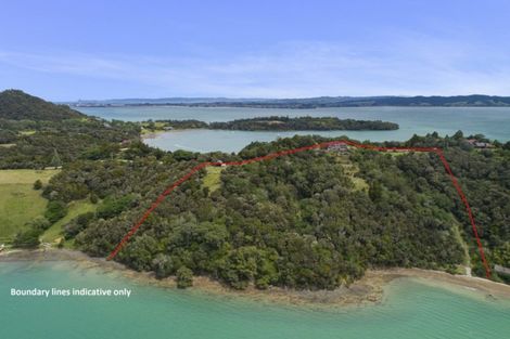 Photo of property in 90 Tahunatapu Road, Parua Bay, Whangarei, 0174