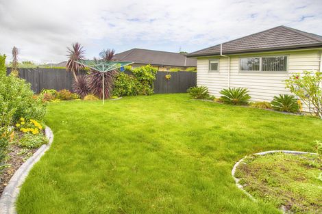 Photo of property in 18 Cooladerry Place, Rosehill, Papakura, 2113