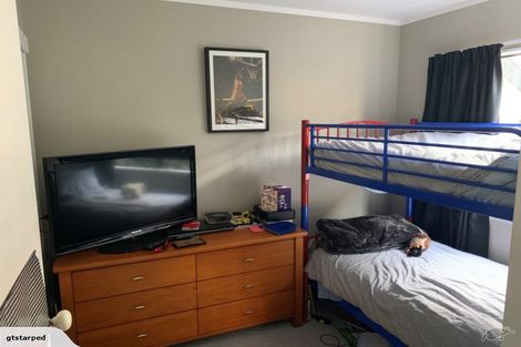 Photo of property in 2/5 Holland Road, Hillcrest, Auckland, 0627