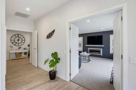Photo of property in 18 Petrel Close, Paraparaumu Beach, Paraparaumu, 5032