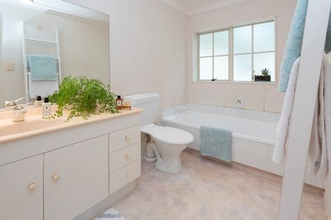 Photo of property in 3/222 Bleakhouse Road, Mellons Bay, Auckland, 2014