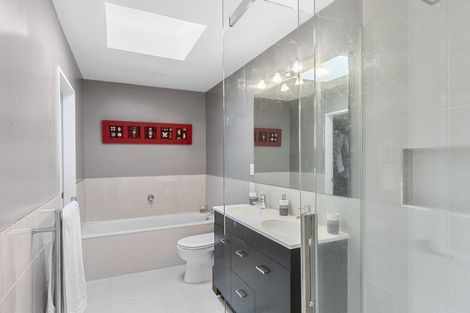 Photo of property in 16e Hobson Street, Thorndon, Wellington, 6011