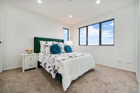 Photo of property in 21e Laura Street, Kelston, Auckland, 0602