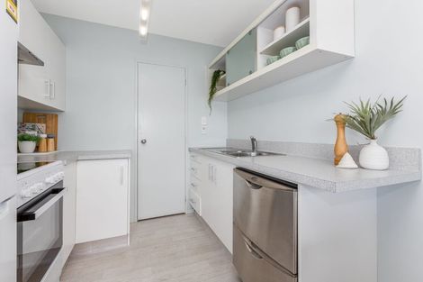 Photo of property in 2/418 Queens Drive, Lyall Bay, Wellington, 6022