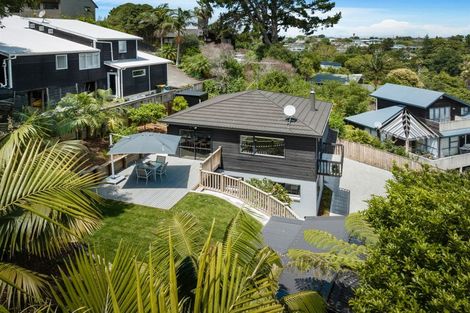 Photo of property in 2/59 Topliss Drive, Northcross, Auckland, 0632