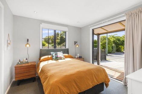 Photo of property in 12 Heretaunga Square, Silverstream, Upper Hutt, 5019