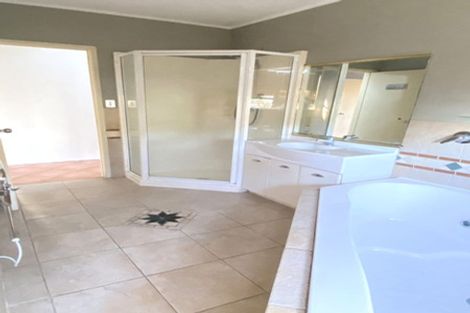 Photo of property in 689 Beach Road, Rothesay Bay, Auckland, 0630