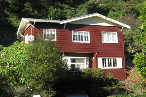 Photo of property in 16 Tawa Street, Eastbourne, Lower Hutt, 5013