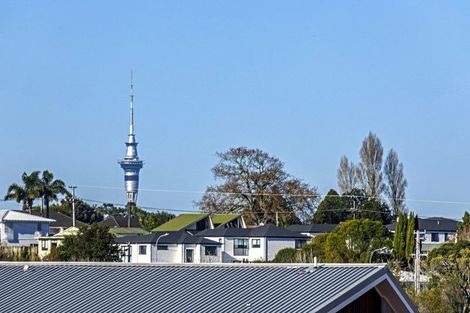 Photo of property in 207/165 Lake Road, Northcote, Auckland, 0627