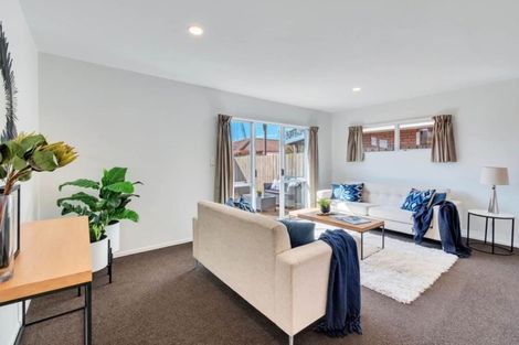 Photo of property in 2/5 Barbados Drive, Unsworth Heights, Auckland, 0632