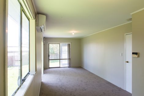 Photo of property in 20 Pukeroa Place, Papakura, 2110