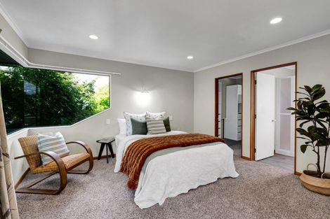 Photo of property in 15 Del Mar Place, Merrilands, New Plymouth, 4312