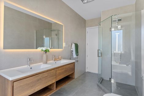 Photo of property in 1 Koiora Road, Clarks Beach, 2122