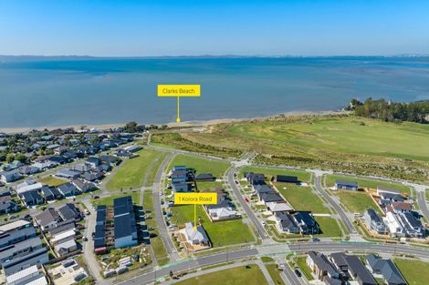 Photo of property in 1 Koiora Road, Clarks Beach, 2122