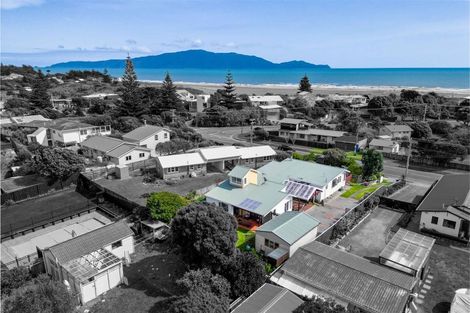 Photo of property in 6 William Street, Waikanae Beach, Waikanae, 5036