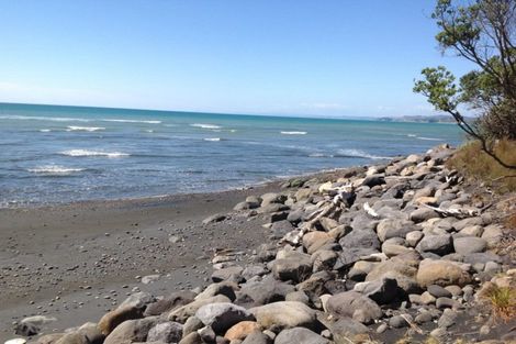 Photo of property in 73 Sixth Avenue, Urenui, 4377