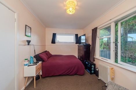 Photo of property in 64 Salford Street, Newlands, Wellington, 6037