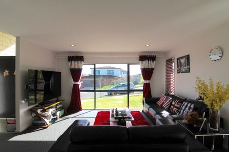 Photo of property in 69 Kirikiri Drive, Papakura, 2110