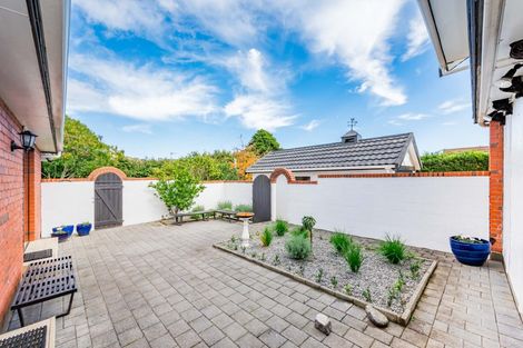 Photo of property in 10 Kakariki Grove, Waikanae, 5036