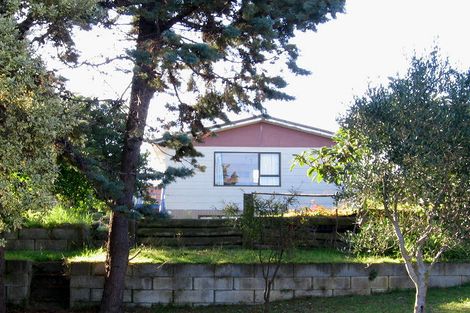 Photo of property in 15 Napier Grove, Waikanae Beach, Waikanae, 5036