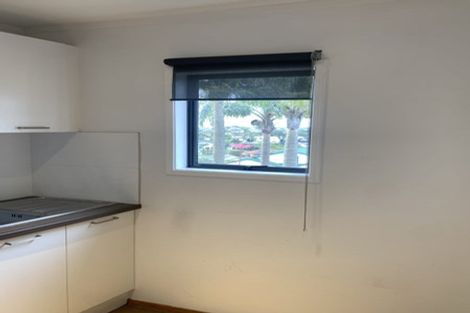 Photo of property in 14 Bonnard Place, West Harbour, Auckland, 0618