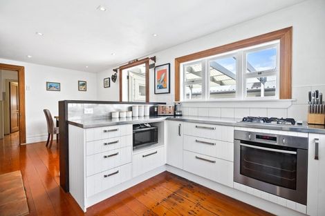 Photo of property in 6 Shortland Street, Regent, Whangarei, 0112