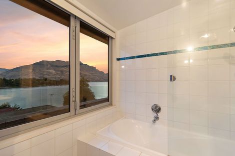 Photo of property in Rahiri Apartments, 4/23 Adelaide Street, Queenstown, 9300