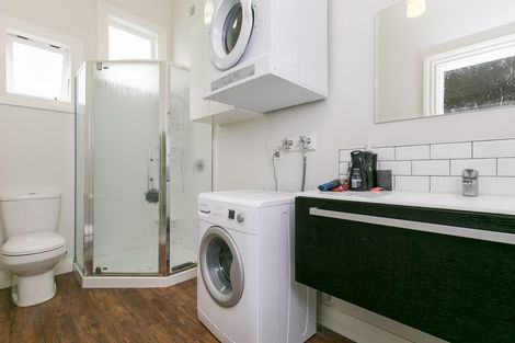 Photo of property in 1 Fairview Crescent, Kelburn, Wellington, 6012