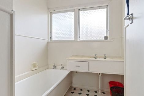 Photo of property in 1 Lilac Street, Melville, Hamilton, 3206