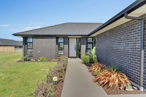 Photo of property in 4 Ronomor Place, Whitianga, 3510