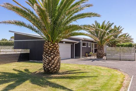 Photo of property in 77 Anglers Avenue, Warea, New Plymouth, 4381