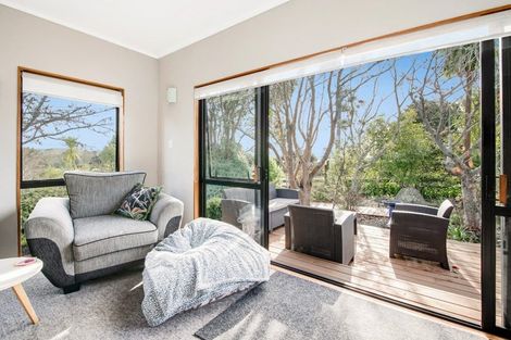 Photo of property in 2 Hand Road, Helensville, 0800