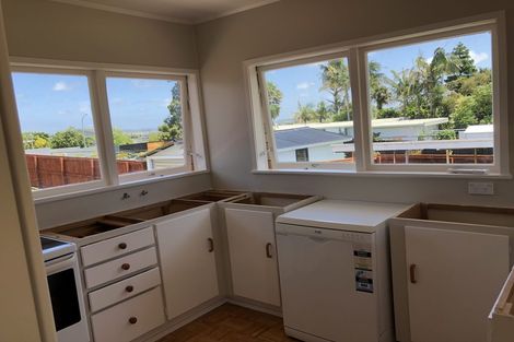 Photo of property in 2/13 Dakota Avenue, Beach Haven, Auckland, 0626