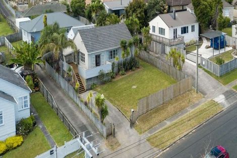 Photo of property in 17 Blacklock Avenue, Henderson, Auckland, 0612