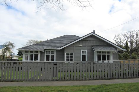 Photo of property in 2 Selwyn Crescent, College Estate, Whanganui, 4500