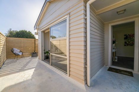 Photo of property in 1/66 Coronation Road, Hillcrest, Auckland, 0627