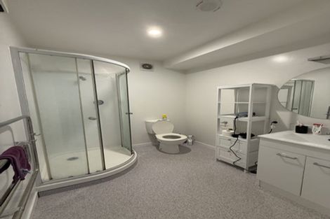 Photo of property in 70 Kelburn Parade, Kelburn, Wellington, 6012