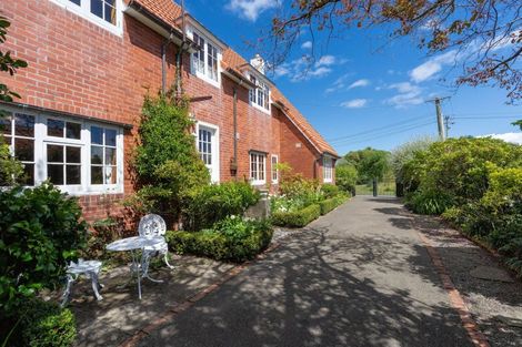 Photo of property in 10 Maire Street, Eastbourne, Lower Hutt, 5013