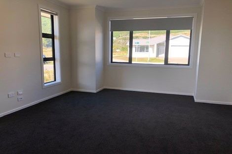 Photo of property in 8 Tapuhikura Street, Waikanae, 5036