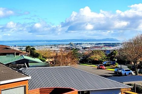 Photo of property in 2/81 Eugenia Rise, Totara Heights, Auckland, 2105