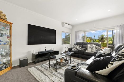 Photo of property in 8 Stonedge Lane, Rosedale, Auckland, 0632